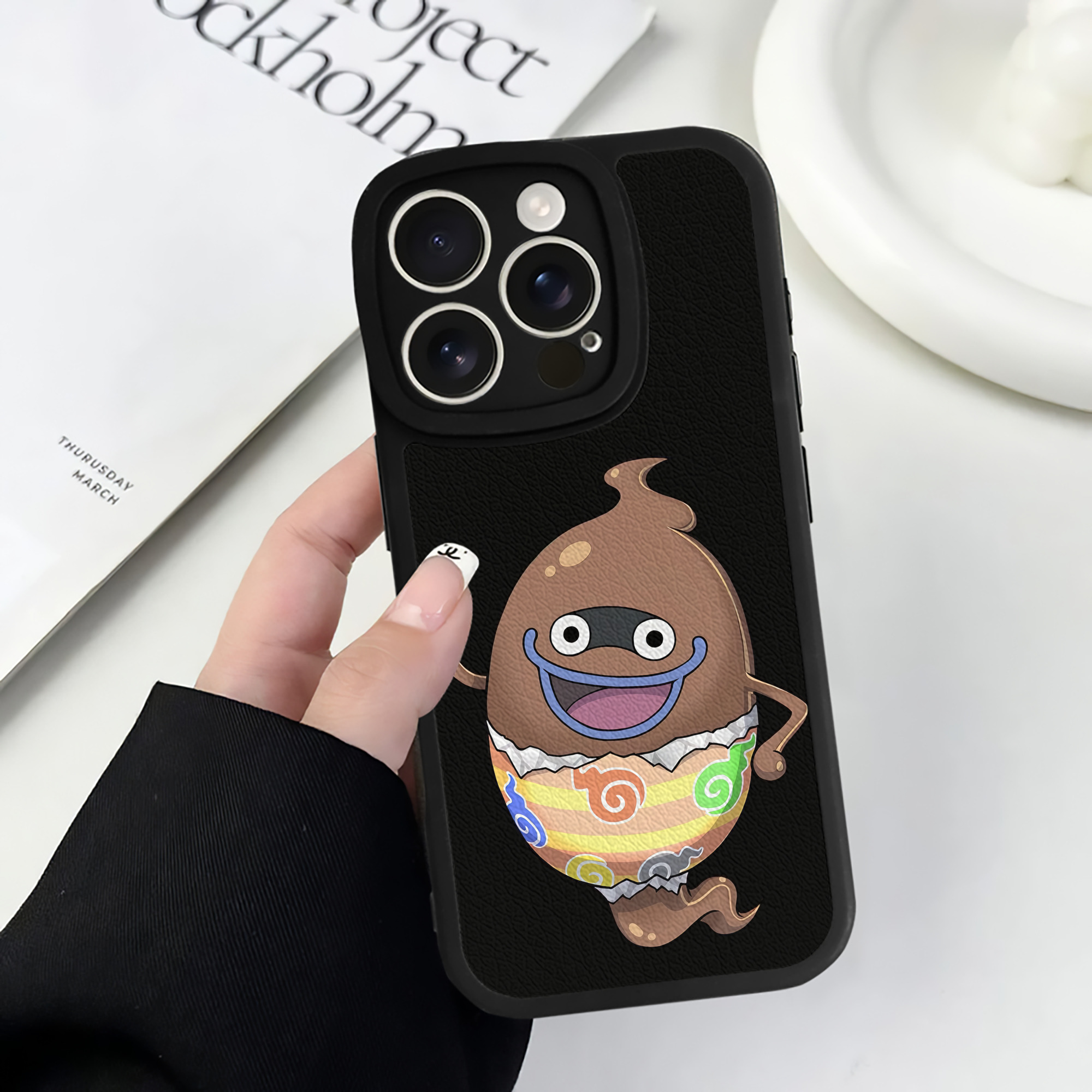 （画像用） 妖怪ウォッチ Yo-kai Watch 【iPhone 16シリーズ対応】シリコンスマホケース（レザー調） 材質：シリコン